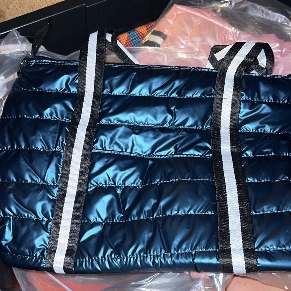 PARK LAYNE METALLIC BLUE PUFFY TOTE BAG in TEAL!